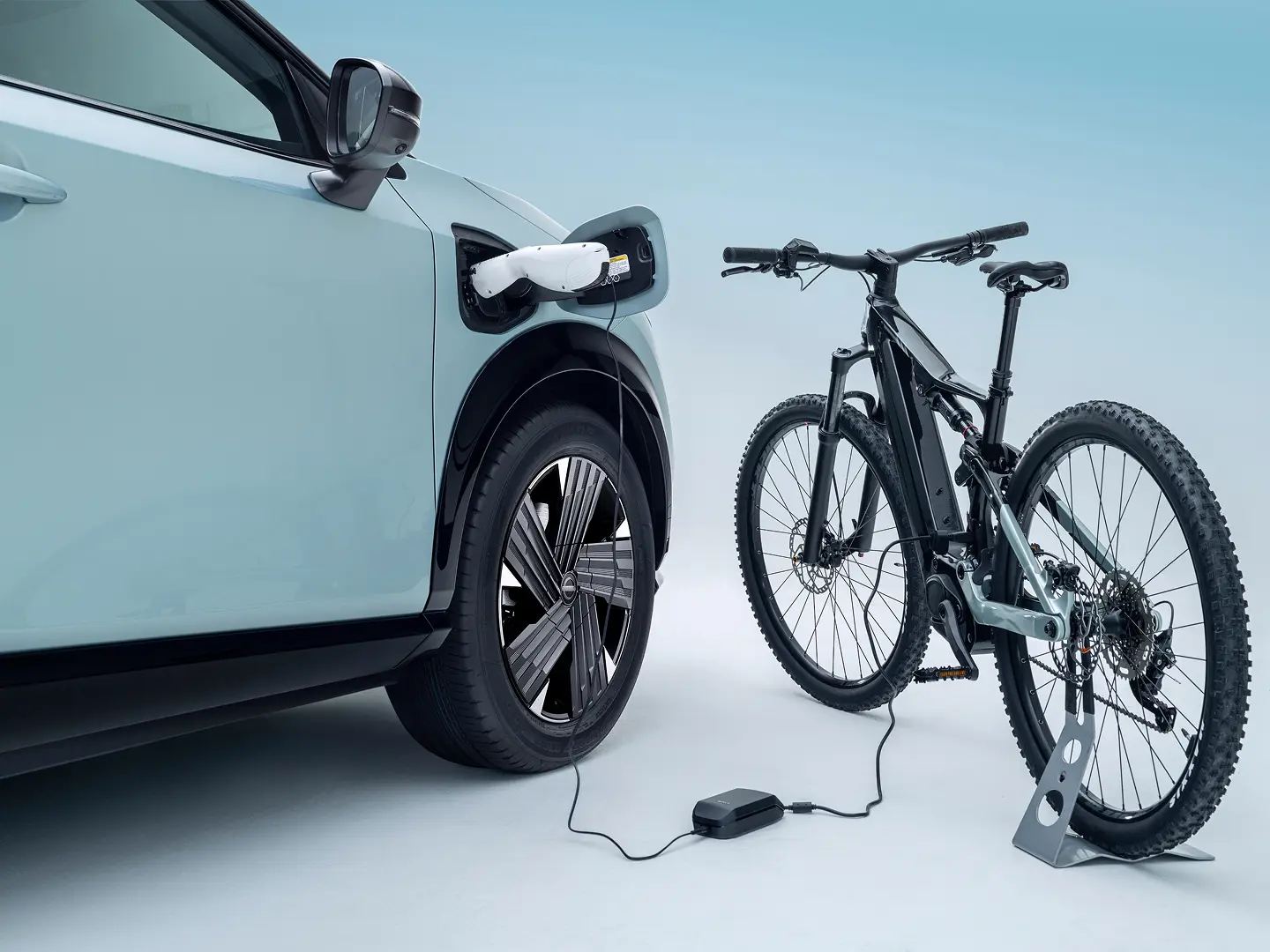 Carga tus dispositivos y equipos con Nissan ARIYA