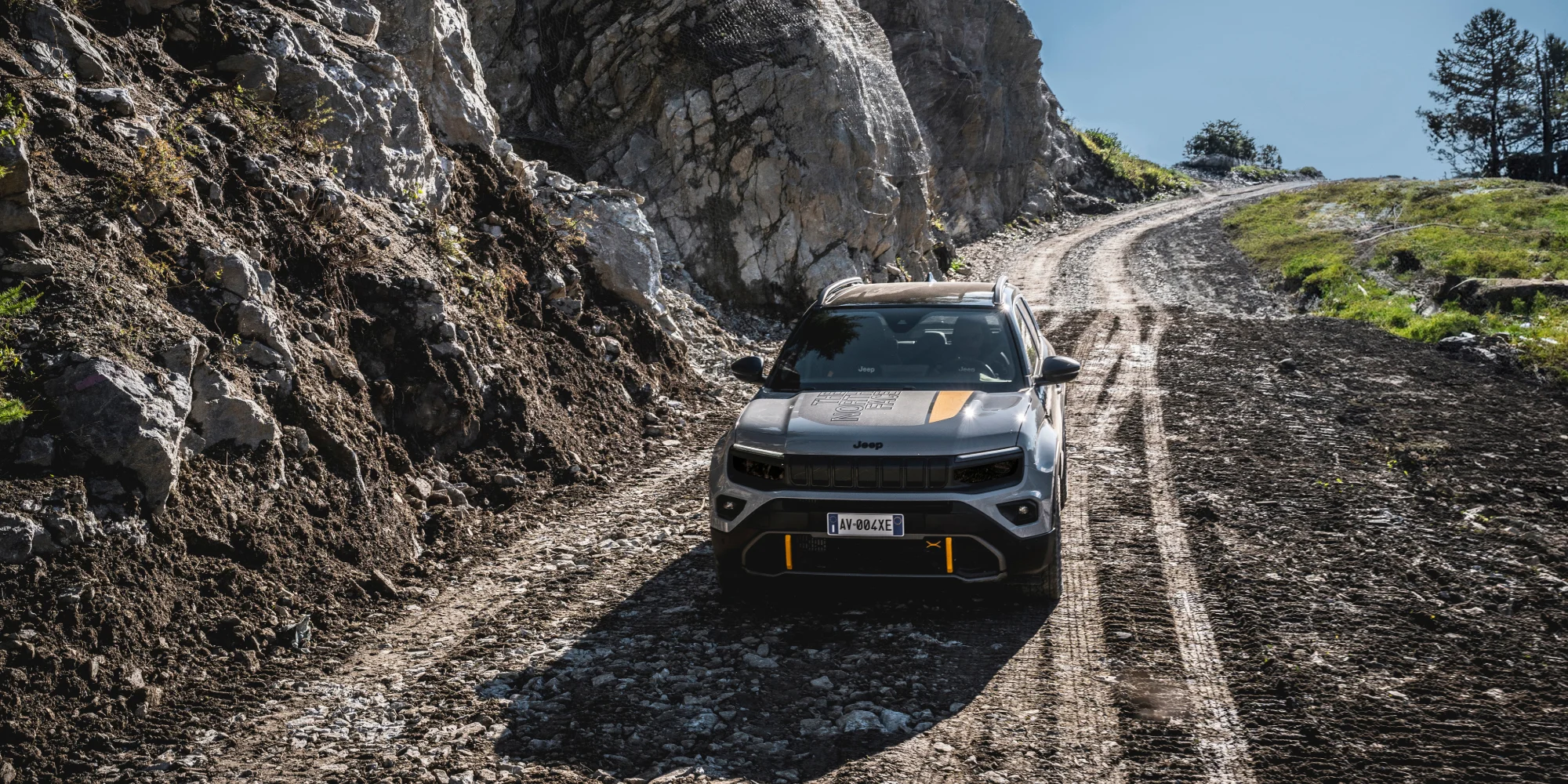 JEEP AVENGER 4XE THE NORTH FACE EDITION MY25 2000x1000 PERFORMANCE 01