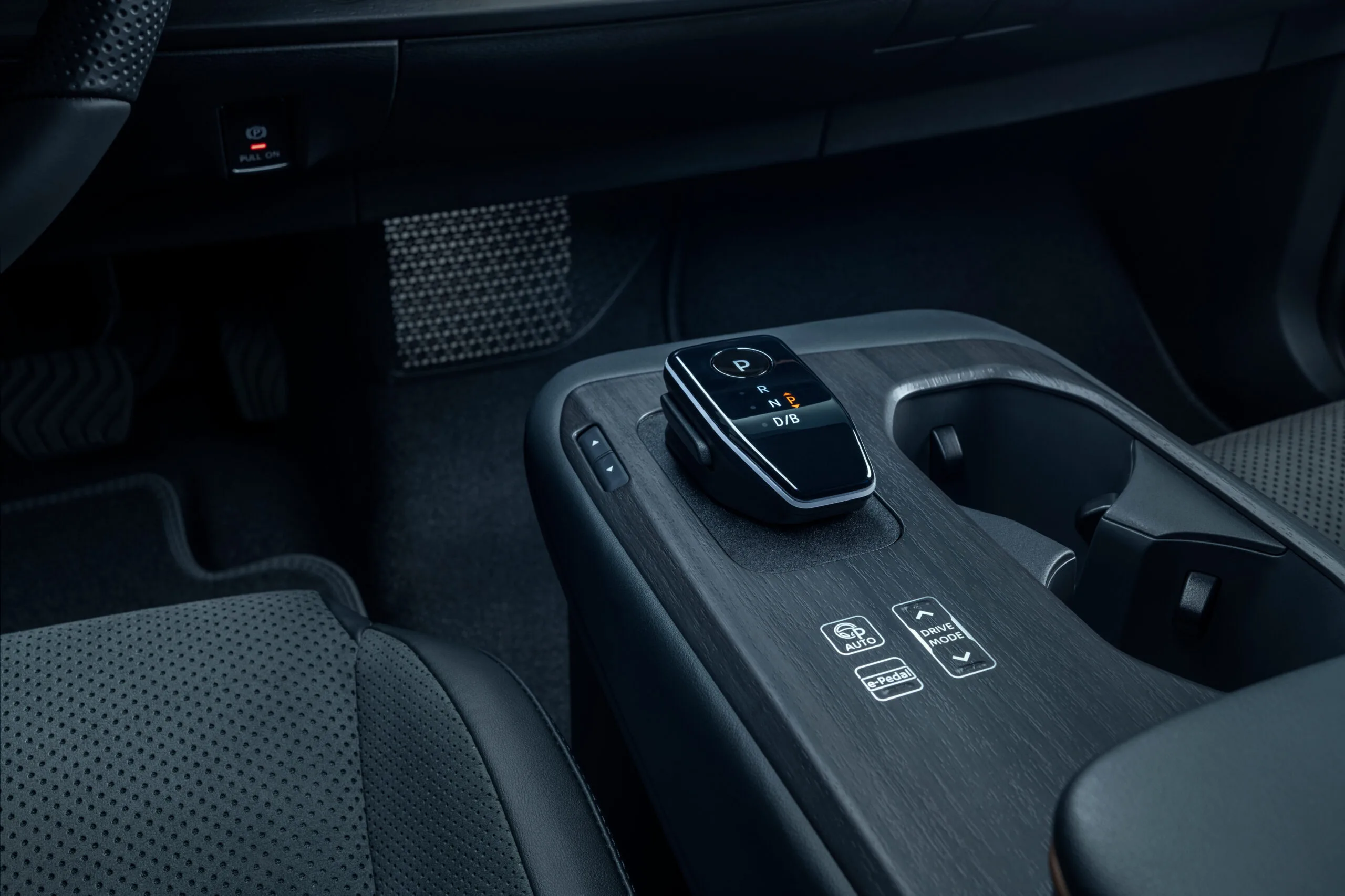 Detalle consola Nissan ARIYA