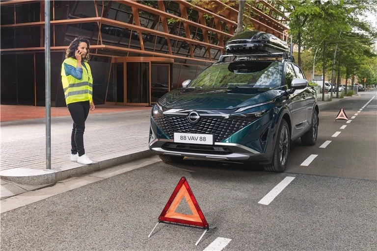 Asistencia Nissan con triángulo