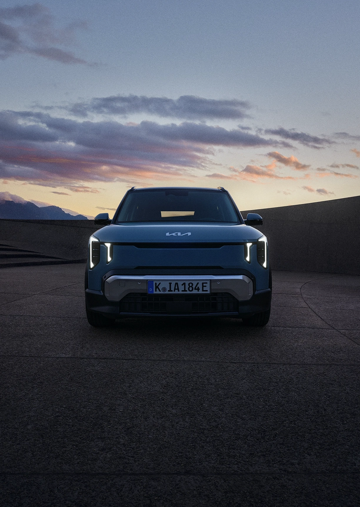 Frontal iluminado del Kia EV2