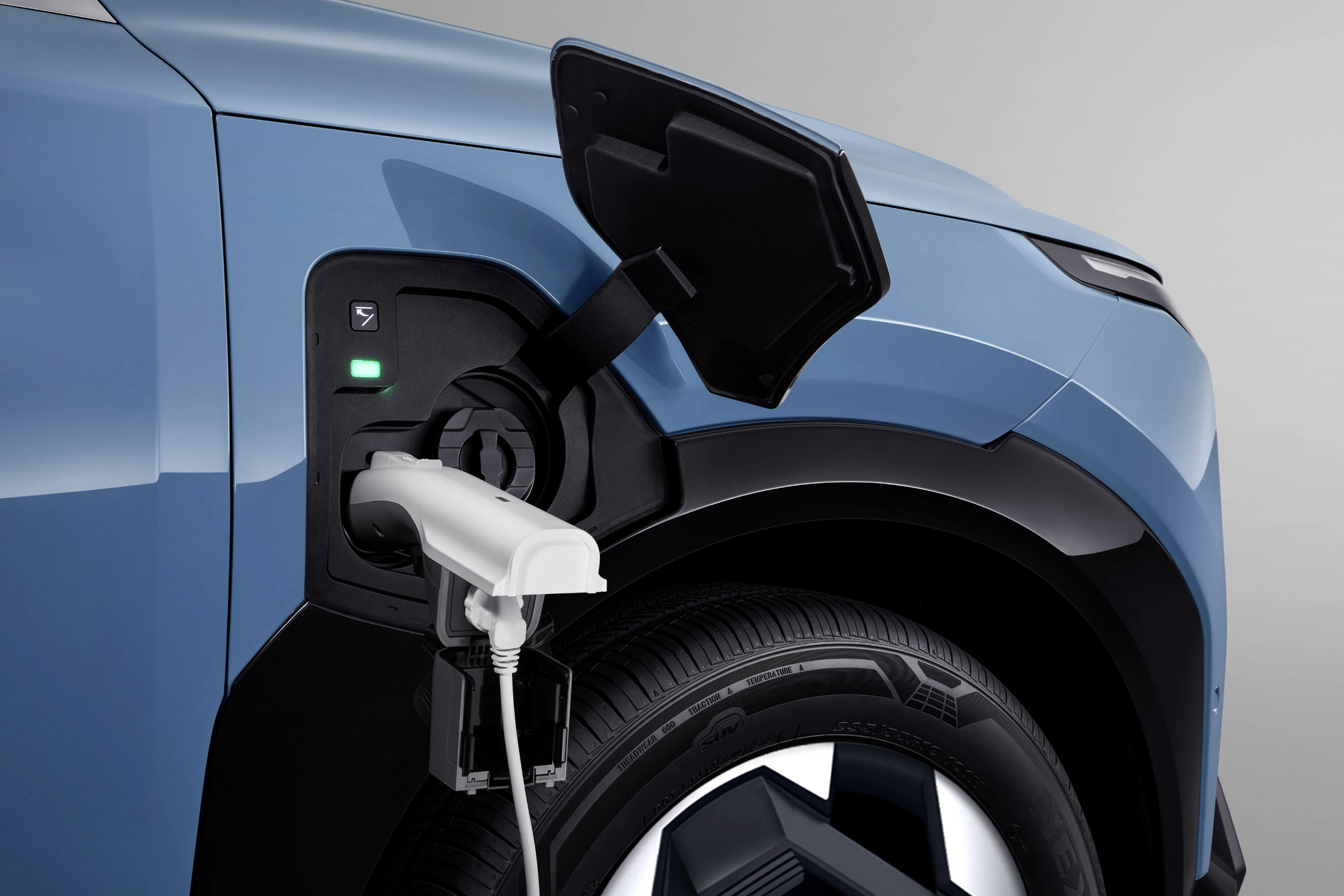 Vehículo eléctrico Kia conectado a un punto de carga