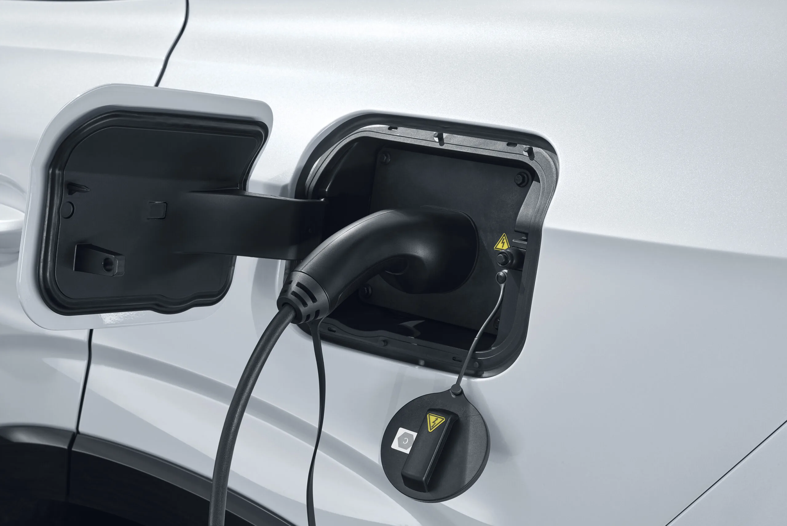 MG HS PHEV conectado a un punto de carga